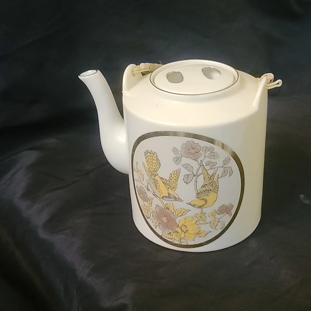 Japanese Ceramic Tea Pot  With Golden Birds & 24kt Details Wooden Handle - Picture 5 of 8